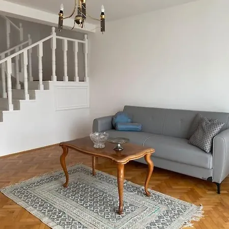 בית נופש Downtown House With Garden *