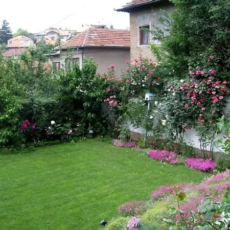 Downtown House With Garden בית נופש סראייבו