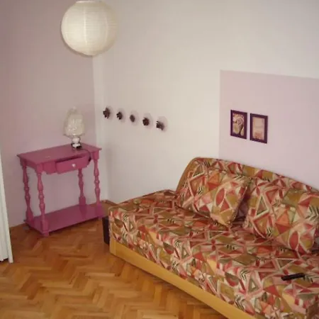 Сasa de vacaciones Downtown House With Garden